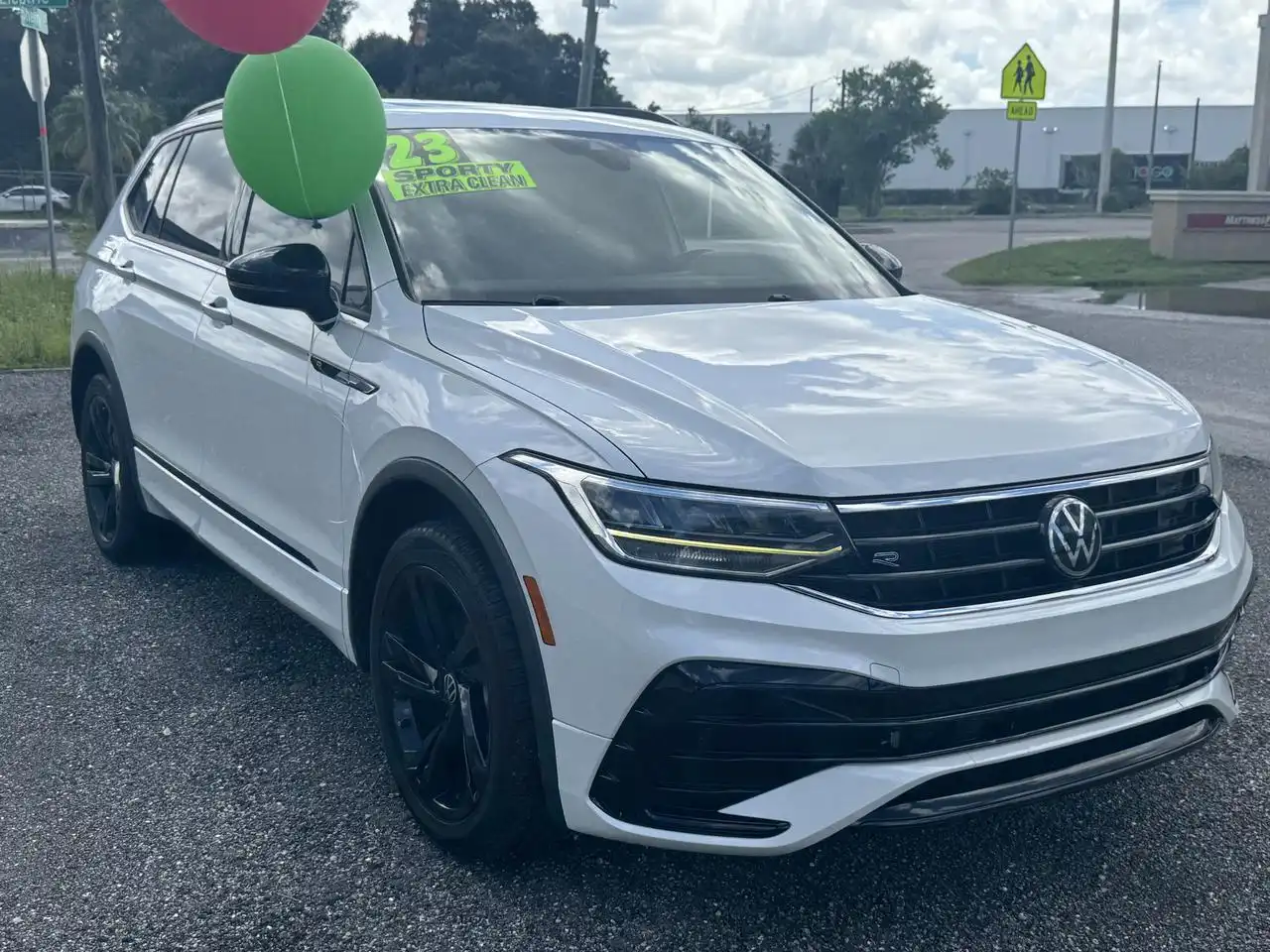 2023 Volkswagen Tiguan 2.0T SE R-Line Black's photo