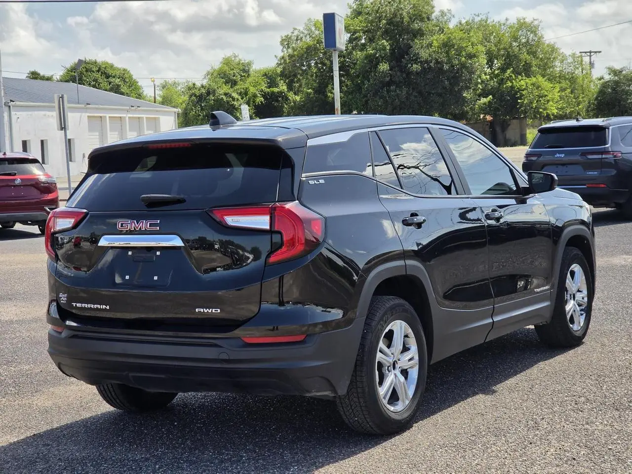 2024 GMC Terrain SLE AWD photo 3