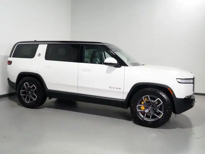 2024 Rivian R1S Adventure Quad-Motor Large Pack's photo
