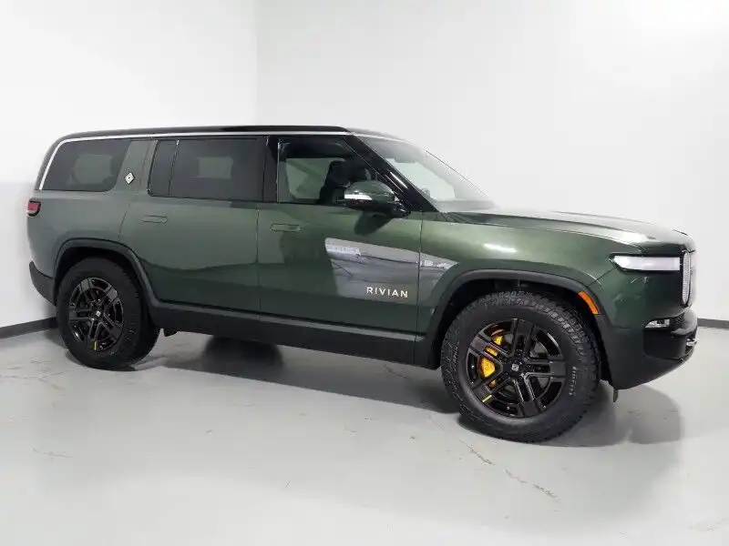 2024 Rivian R1S Adventure Quad-Motor Large Pack's photo