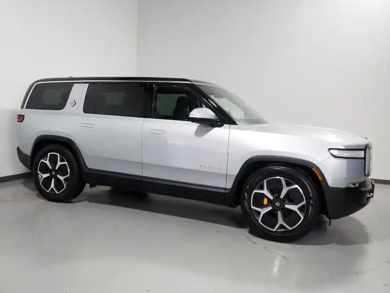 2024 Rivian R1S Adventure Quad-Motor Large Pack's photo
