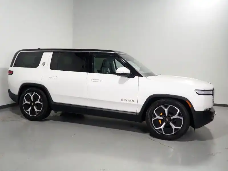 2024 Rivian R1S Adventure Quad-Motor Large Pack's photo