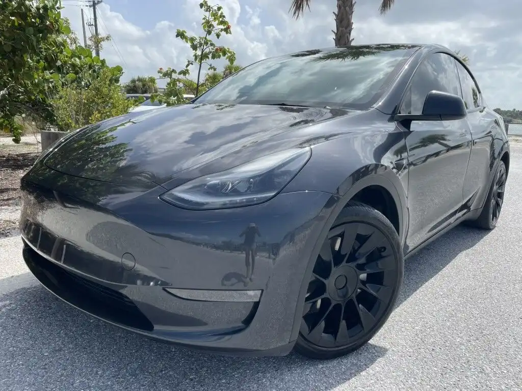2024 Tesla Model Y Long Range Dual Motor All-Wheel Drive's photo