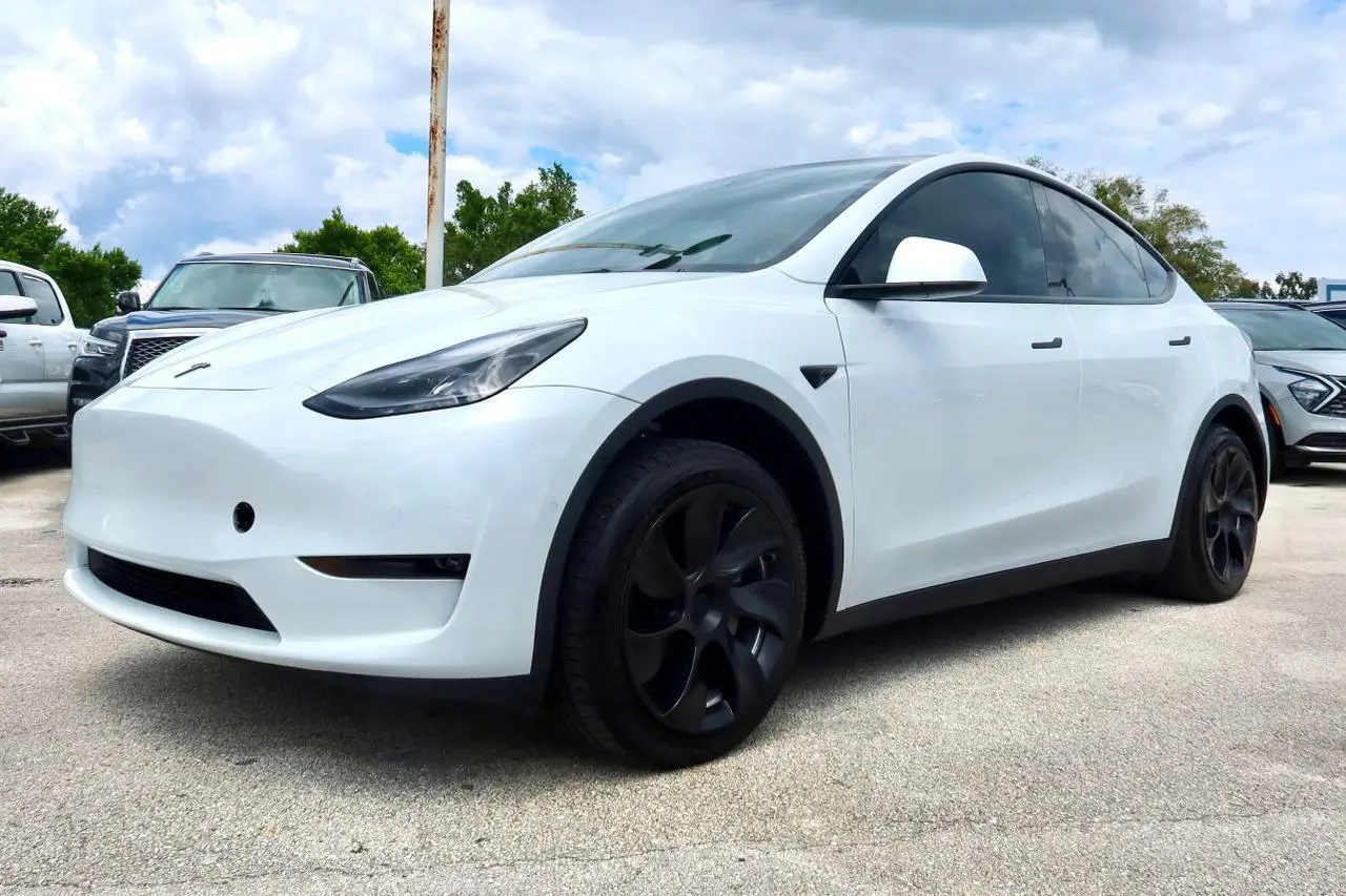 2024 Tesla Model Y Long Range RWD photo 5
