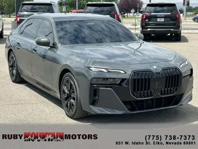 2025 BMW 7 Series 750e xDrive Sedan's photo