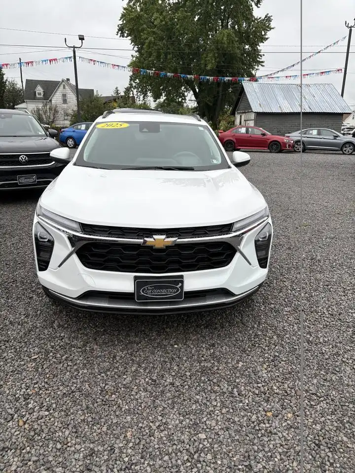 2025 Chevrolet Trax LT's photo