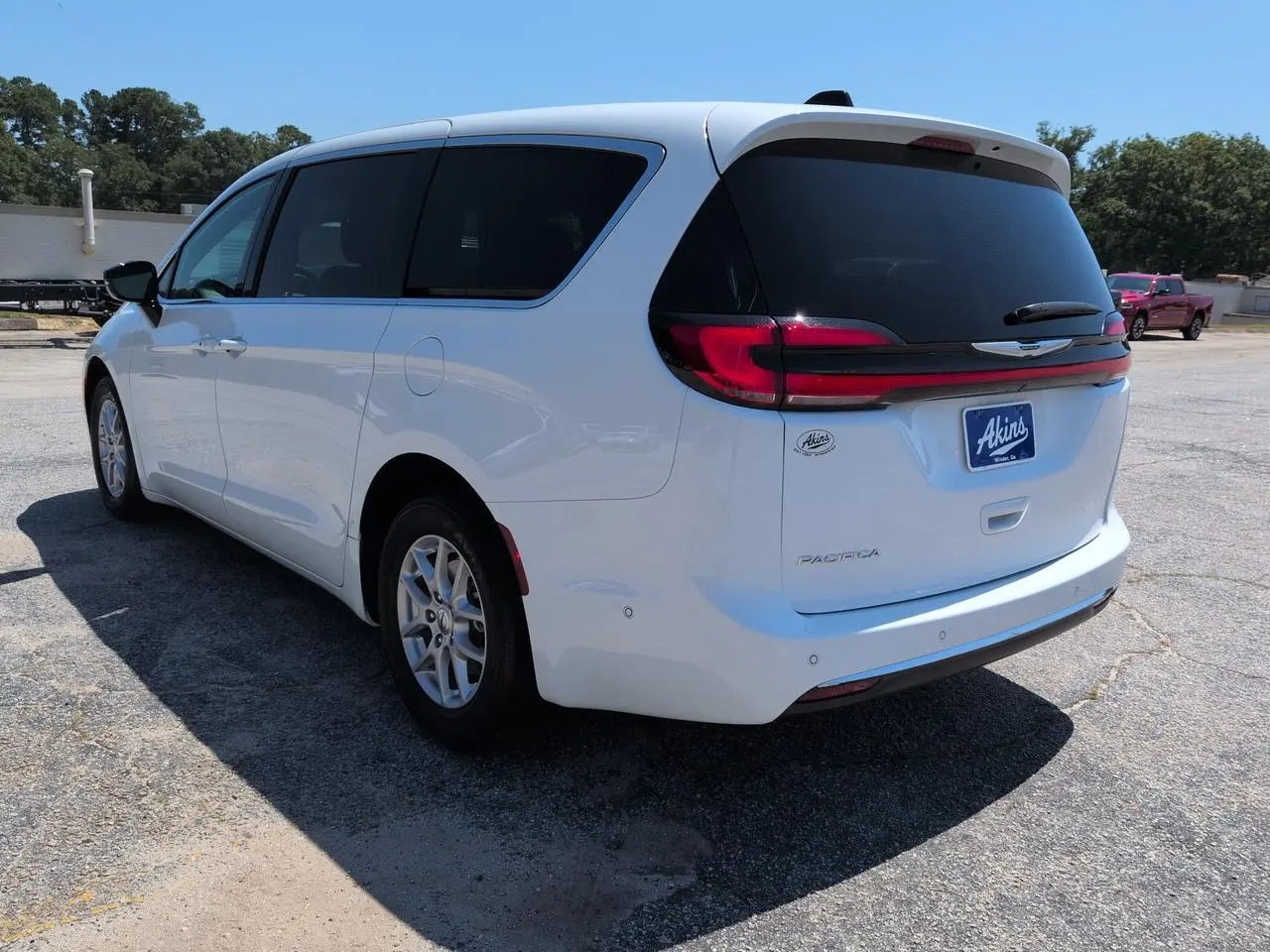 2025 Chrysler Pacifica Select photo 5