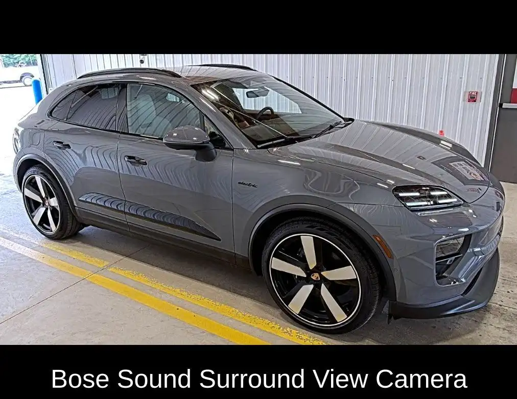 2025 Porsche Macan Macan 4 Electric's photo