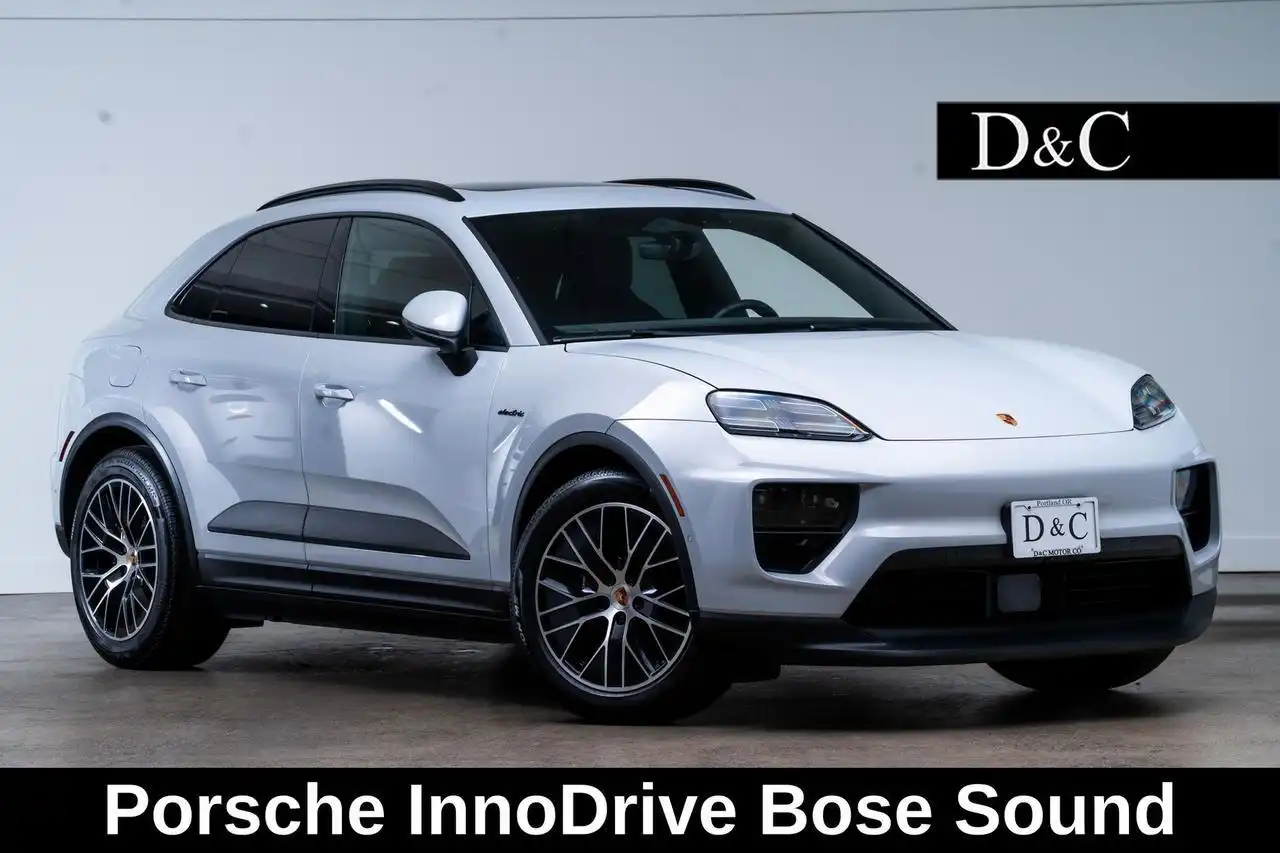2025 Porsche Macan Macan 4 Electric's photo