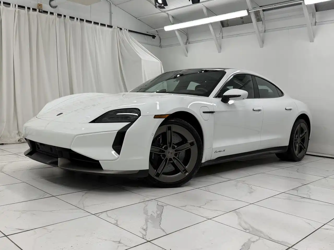 2025 Porsche Taycan Turbo S's photo