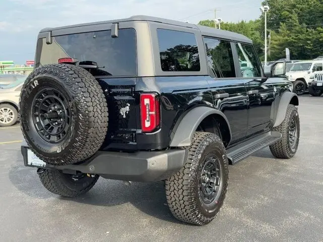 2026 Ford Bronco Outer Banks 4x4 photo 3