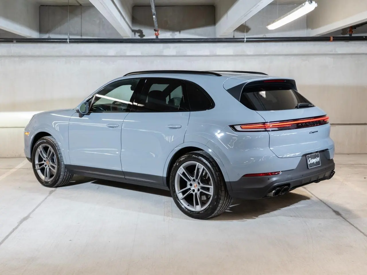 2026 Porsche Cayenne Base photo 3