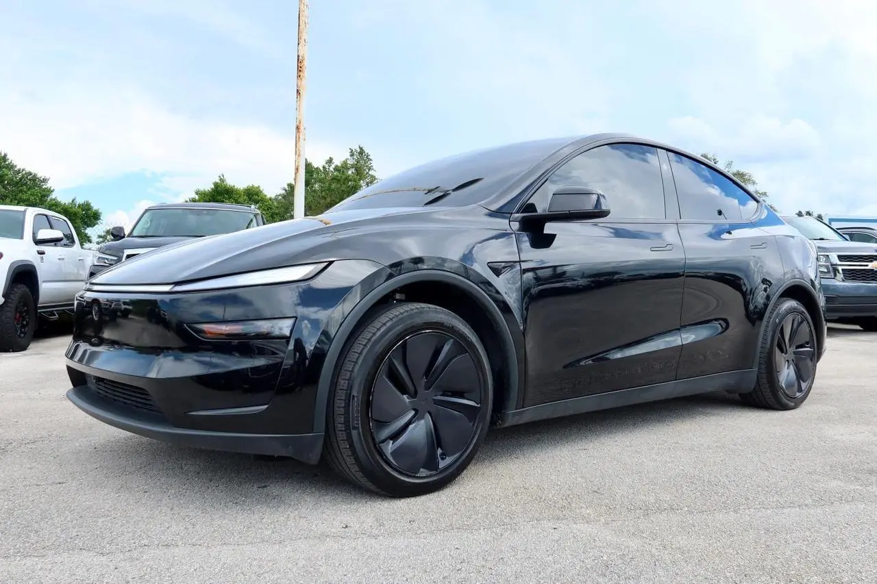 2026 Tesla Model Y Long Range RWD photo 5