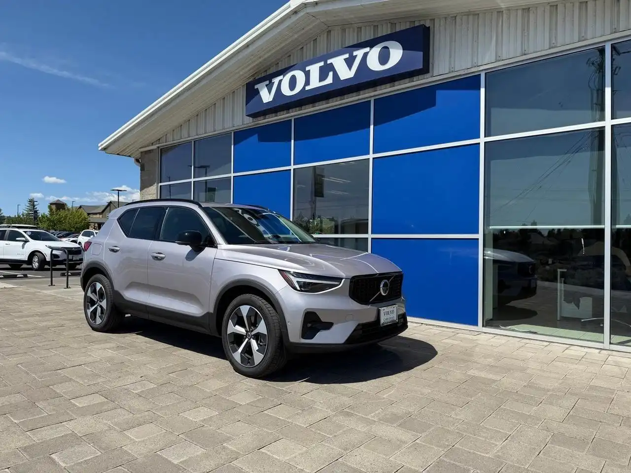 2026 Volvo XC40 B5 Plus Dark AWD's photo