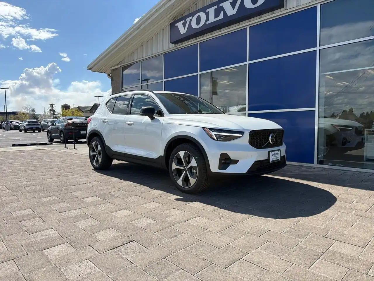 2026 Volvo XC40 B5 Plus Dark AWD's photo