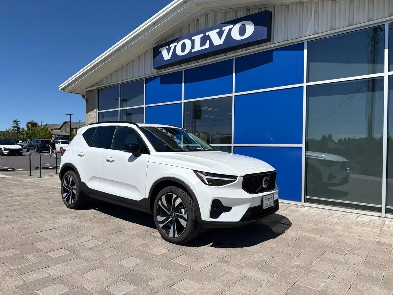 2026 Volvo XC40 B5 Ultra Dark AWD's photo