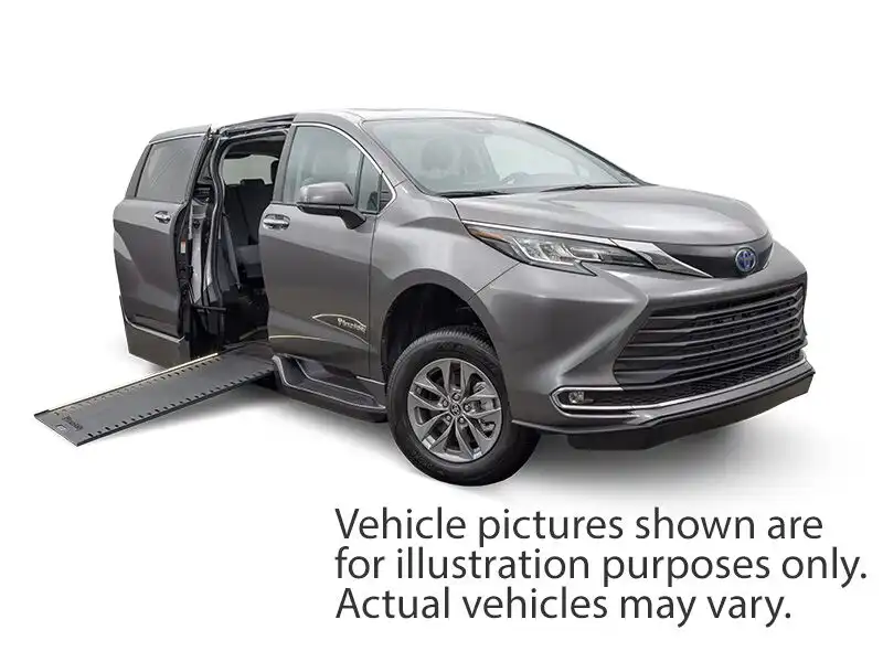 2014 Toyota Sienna LE V6 7-Passenger Mobility's photo