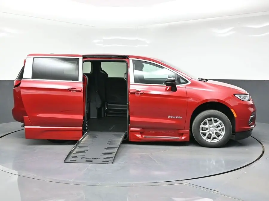 2026 Chrysler Pacifica Select photo 5