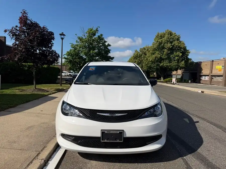 2026 Chrysler Voyager LX's photo