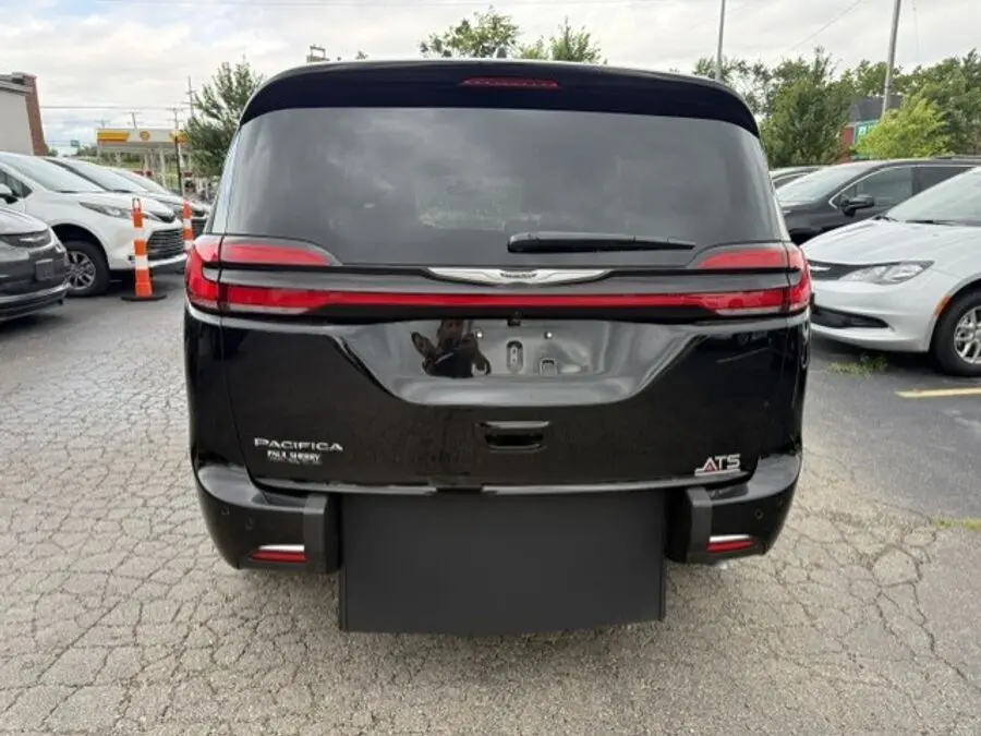 2026 Chrysler Pacifica Select photo 4