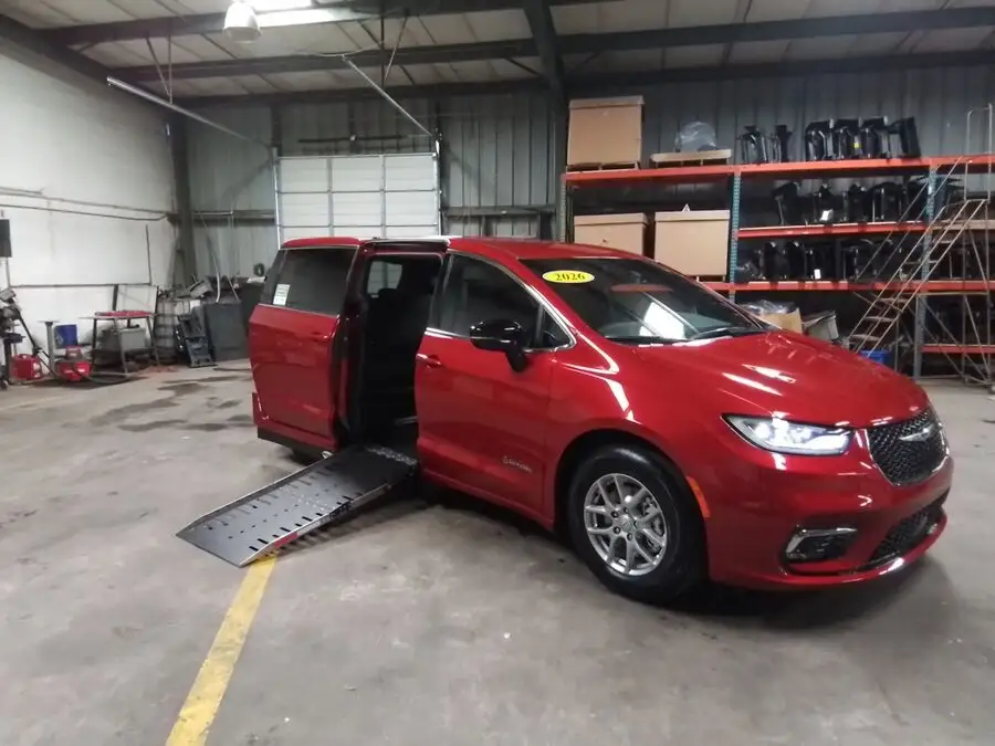 2026 Chrysler Pacifica Select photo 1