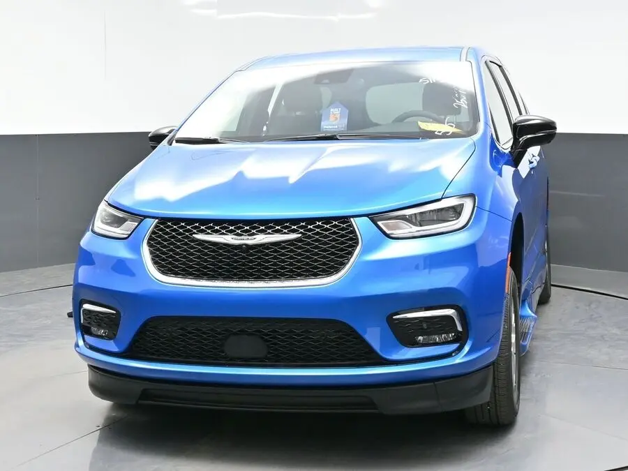 2026 Chrysler Pacifica Select photo 4