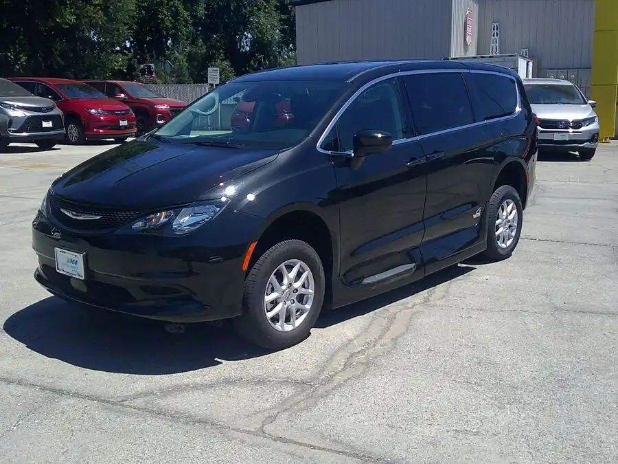 2023 Chrysler Voyager LX's photo