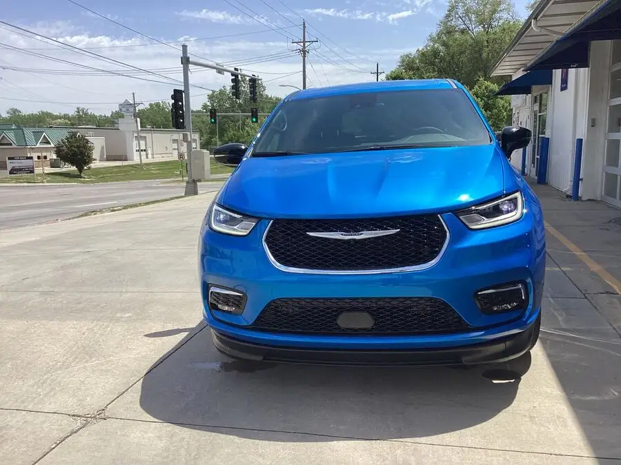 2026 Chrysler Pacifica Select photo 1