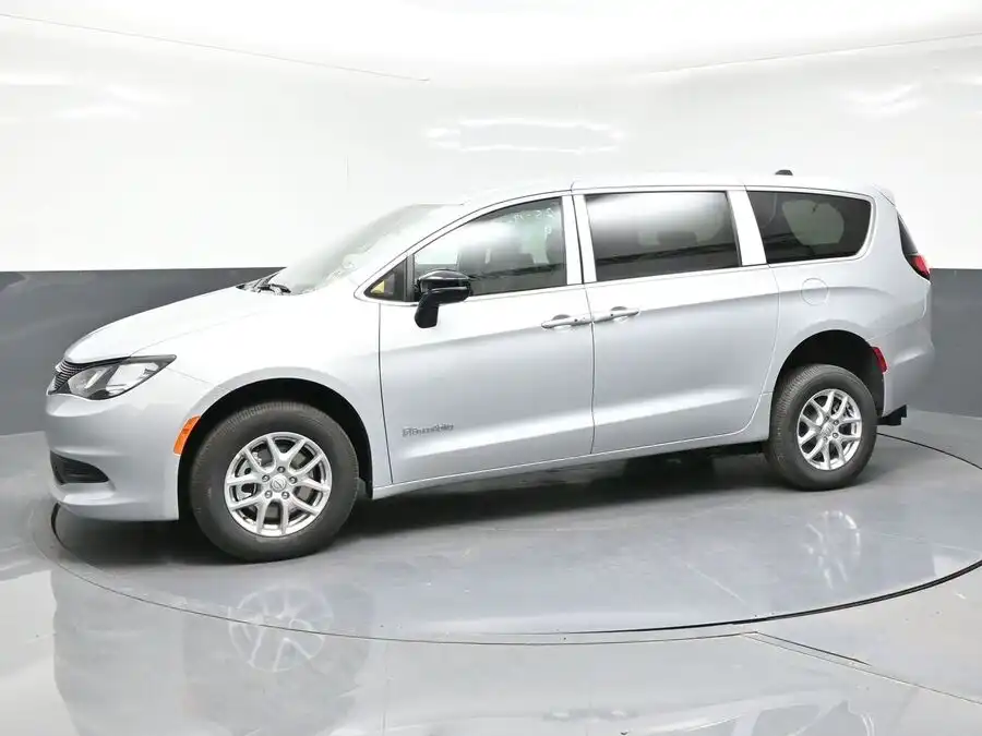 2026 Chrysler Voyager LX's photo