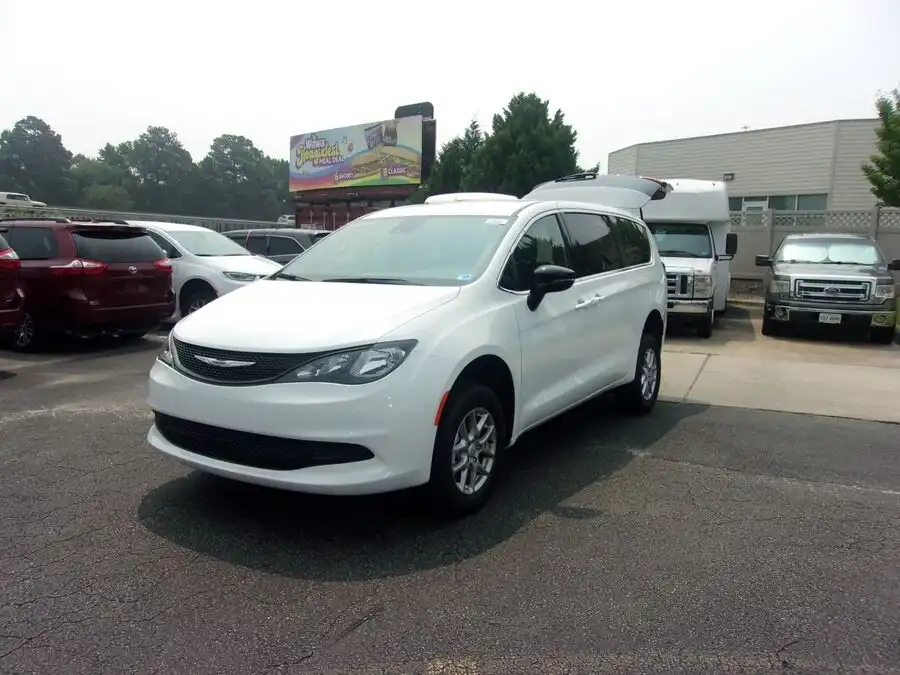 2026 Chrysler Voyager LX's photo