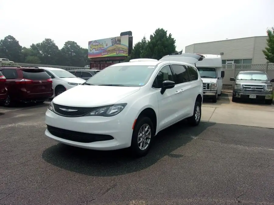 2026 Chrysler Voyager LX's photo