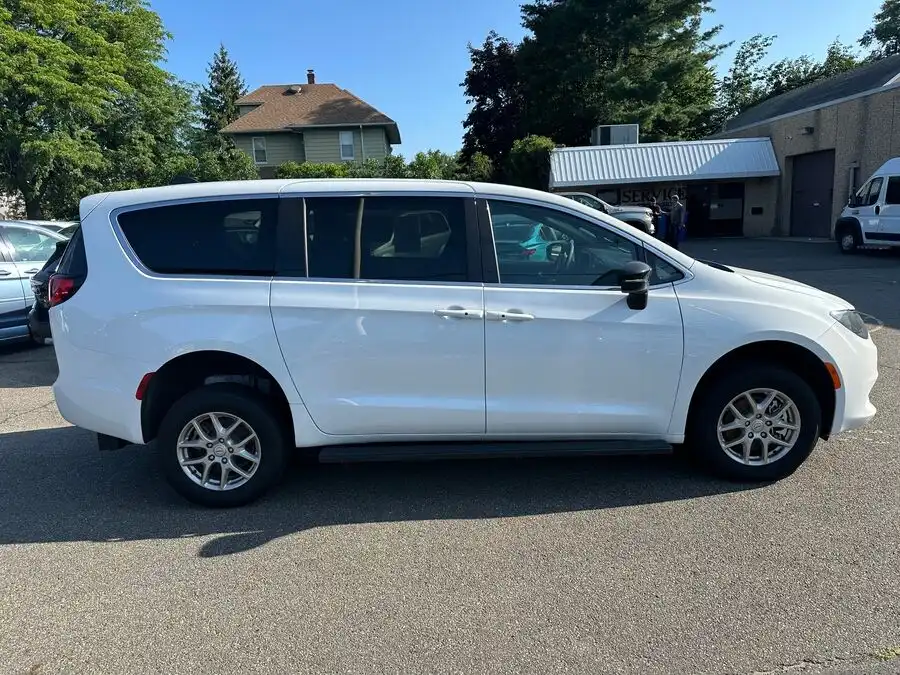 2026 Chrysler Voyager LX's photo