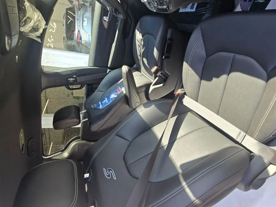 2026 Chrysler Pacifica Select photo 4