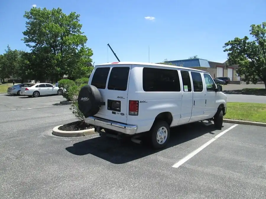 2013 Ford E-Series E-350 XLT Super Duty's photo