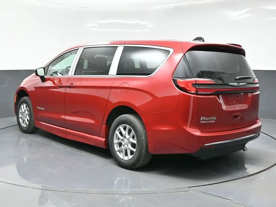 2026 Chrysler Pacifica Select photo 3