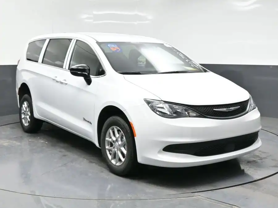 2026 Chrysler Voyager LX's photo