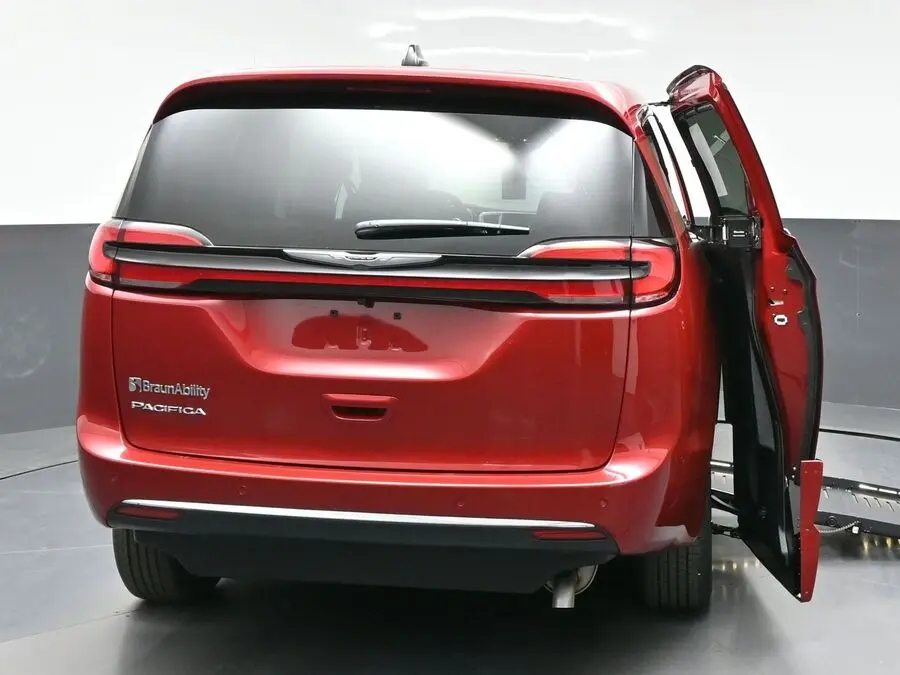2026 Chrysler Pacifica Select photo 3