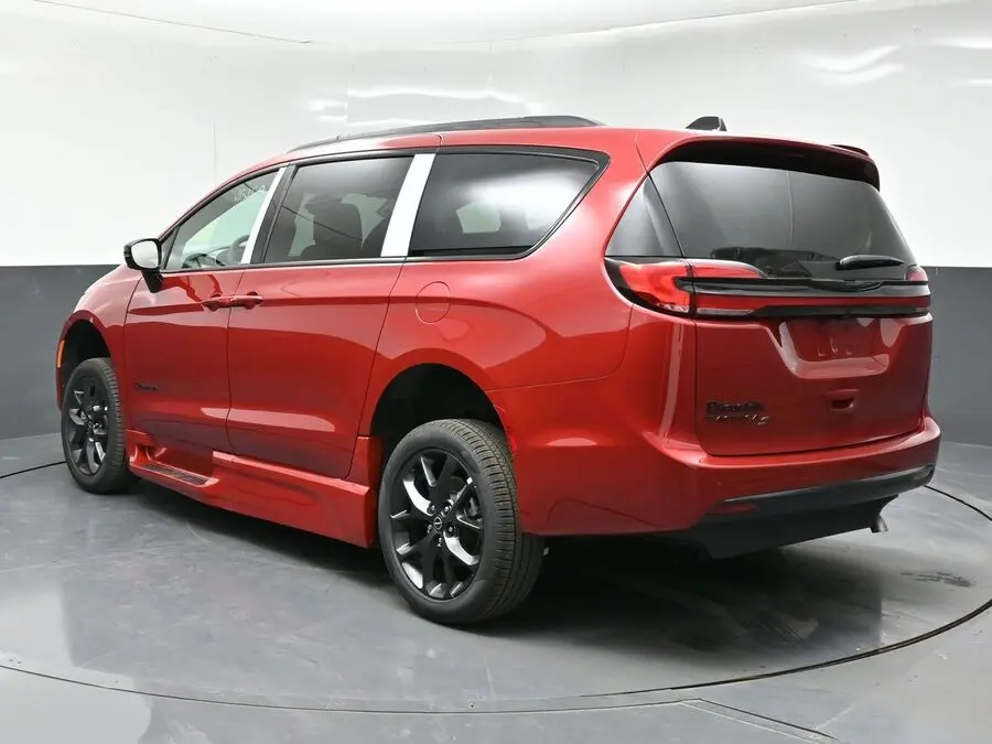 2026 Chrysler Pacifica Select photo 5