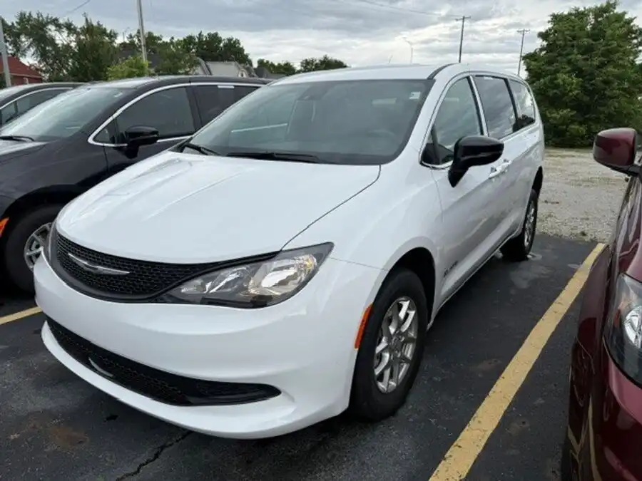 2026 Chrysler Voyager LX's photo