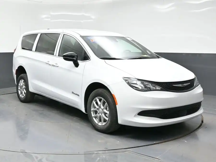 2026 Chrysler Voyager LX's photo