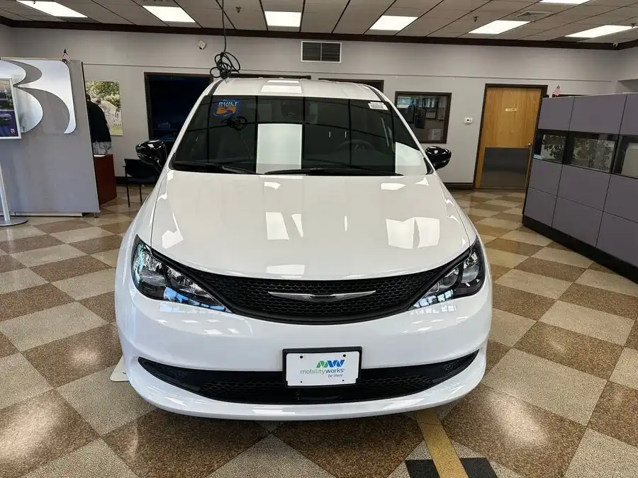2026 Chrysler Voyager LX's photo