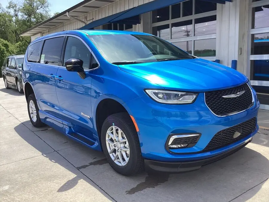 2026 Chrysler Pacifica Select photo 4