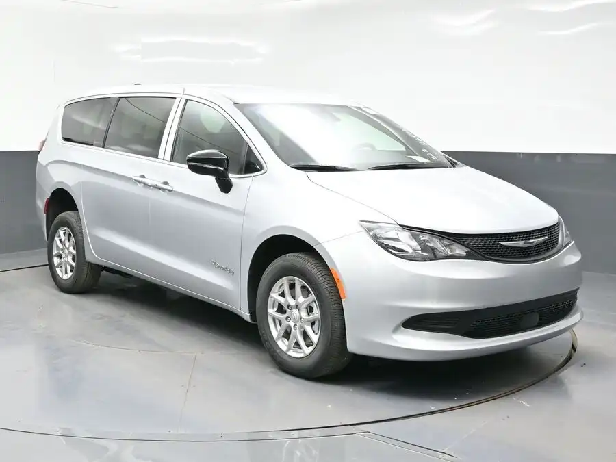 2026 Chrysler Voyager LX's photo