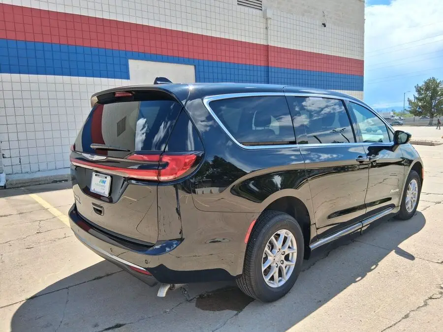 2026 Chrysler Pacifica Select photo 5