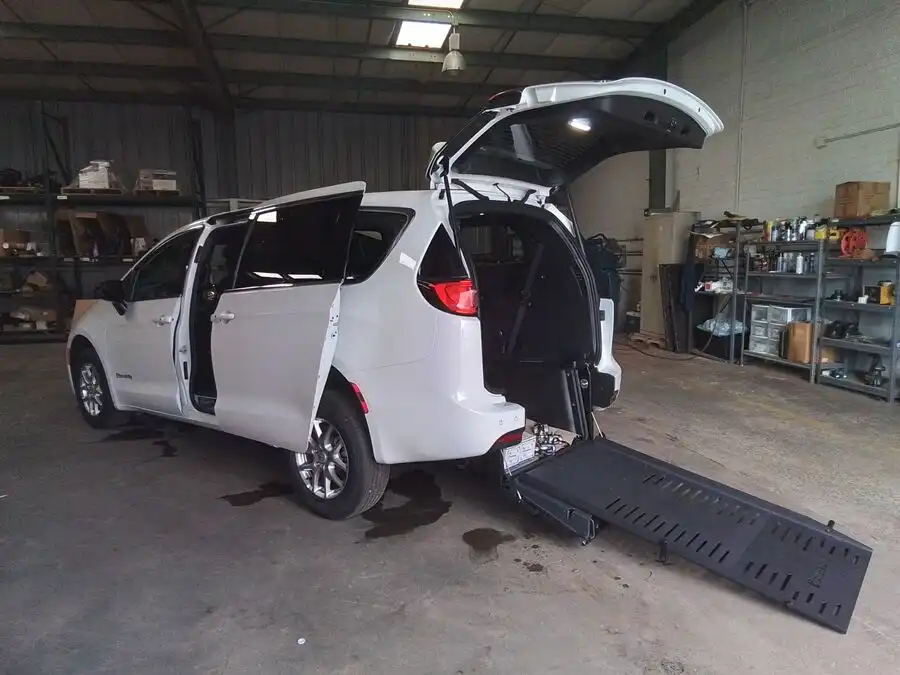 2026 Chrysler Voyager LX's photo