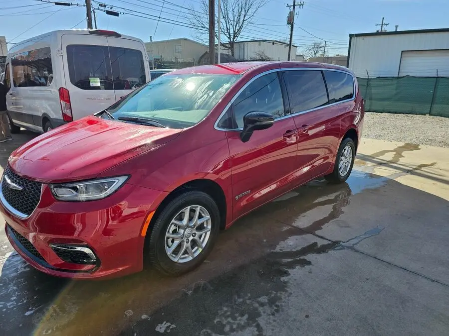 2026 Chrysler Pacifica Select photo 4