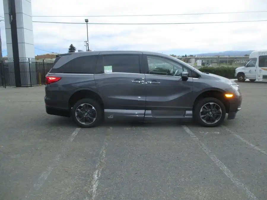 2019 Honda Odyssey Touring's photo