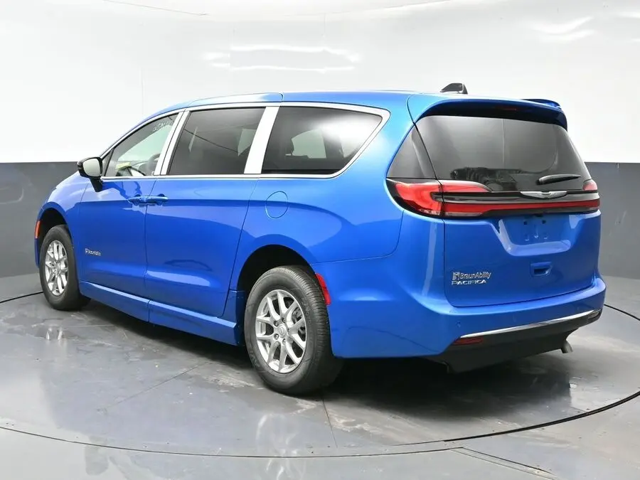 2026 Chrysler Pacifica Select photo 5