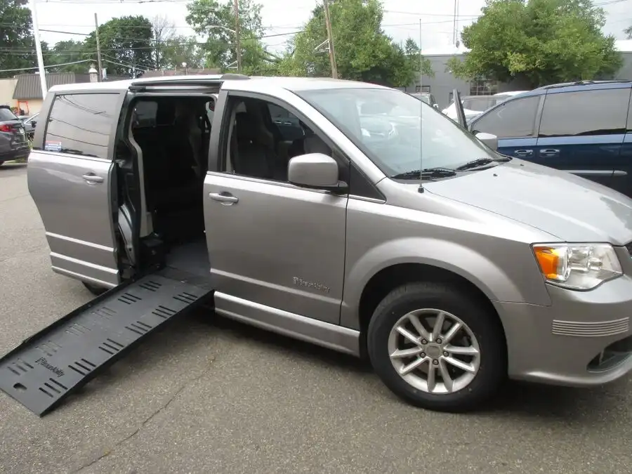 2019 Dodge Grand Caravan SXT's photo