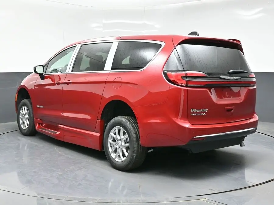 2026 Chrysler Pacifica Select photo 5